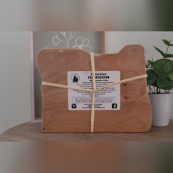 Oregon Shaped Cheese Charcuterie Serving Board - Picture 2 of 3